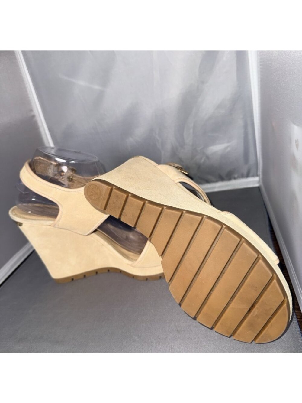 Michael Kors Tan Suede Wedge Sandals Gold Hardware Platform Heels Buckle Strap - Picture 6 of 7